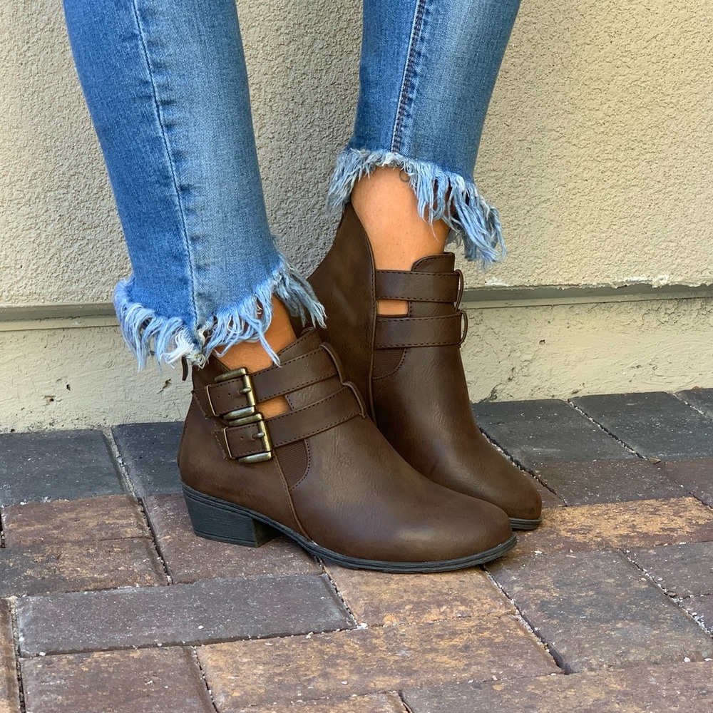 Texas Brown Distressed Double Buckle Ankle Boots - Picture 3 of 7